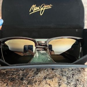 Maui Jim’s KAWIKA
Polarized Classic Sunglasses.
